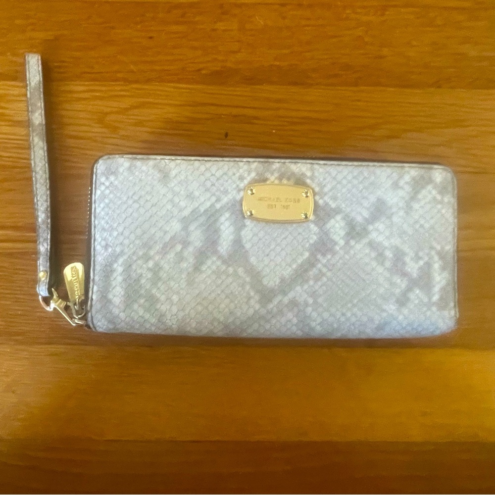 Brand new never been used Michael Kors beige snakeskin leather wallet